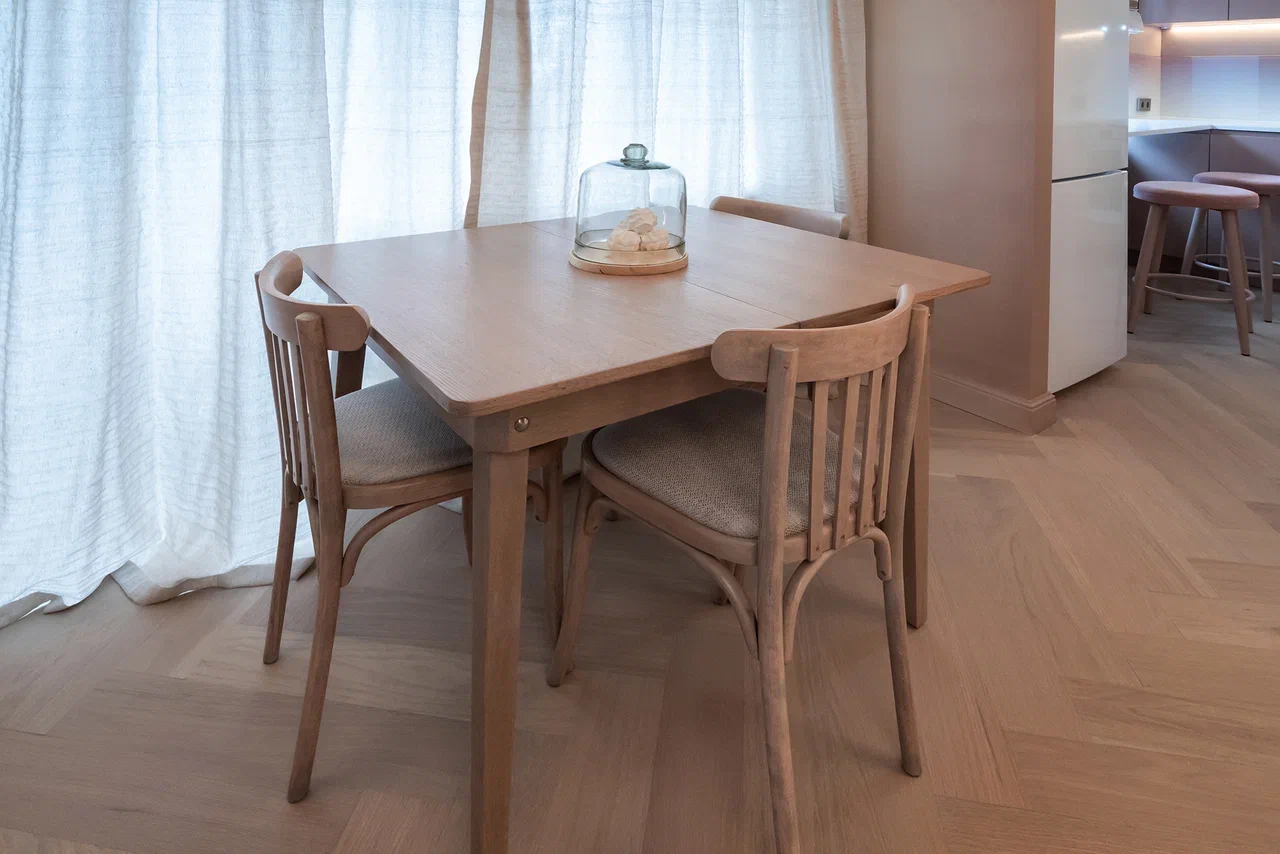 Композитная паркетная доска Quartz Parquet Елка Дуб испанский 33-404 венгерская елка 635×127×5 фото в интерьере Композитная паркетная доска Quartz Parquet Елка Дуб испанский 33-404 венгерская елка 635×127×5 фото в интерьере